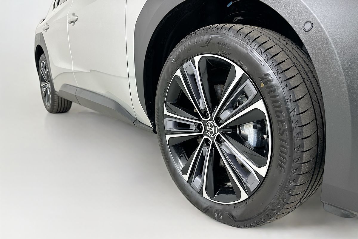 2024 Toyota bZ4X AWD - TWO TONE ROOF YEAM15R