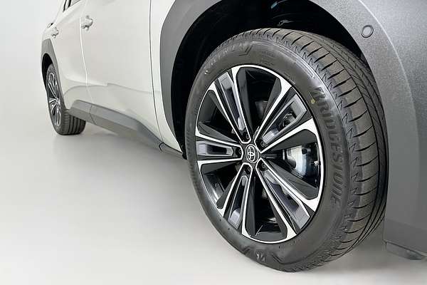 2024 Toyota bZ4X AWD - TWO TONE ROOF YEAM15R
