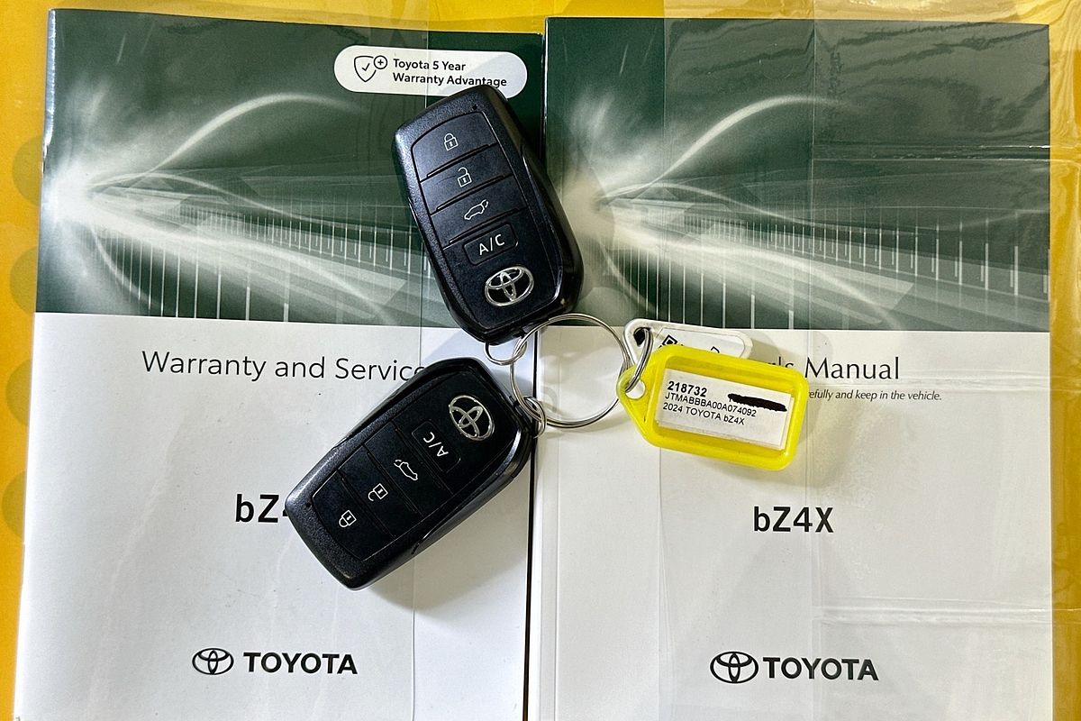 2024 Toyota bZ4X AWD - TWO TONE ROOF YEAM15R