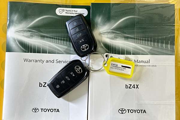 2024 Toyota bZ4X AWD - TWO TONE ROOF YEAM15R