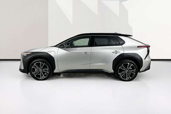 2024 Toyota bZ4X AWD - TWO TONE ROOF YEAM15R