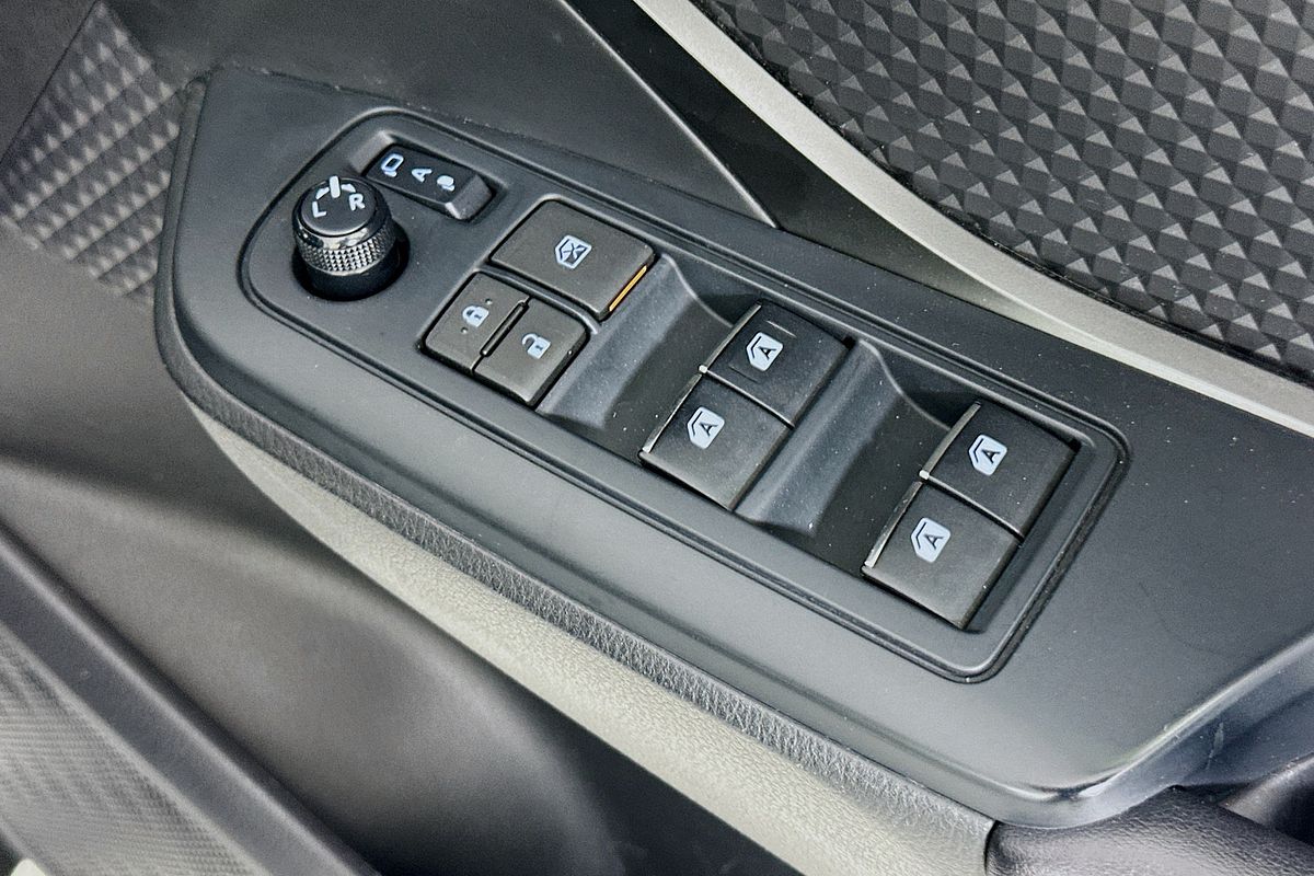2019 Toyota C-HR (2WD) NGX10R UPDATE