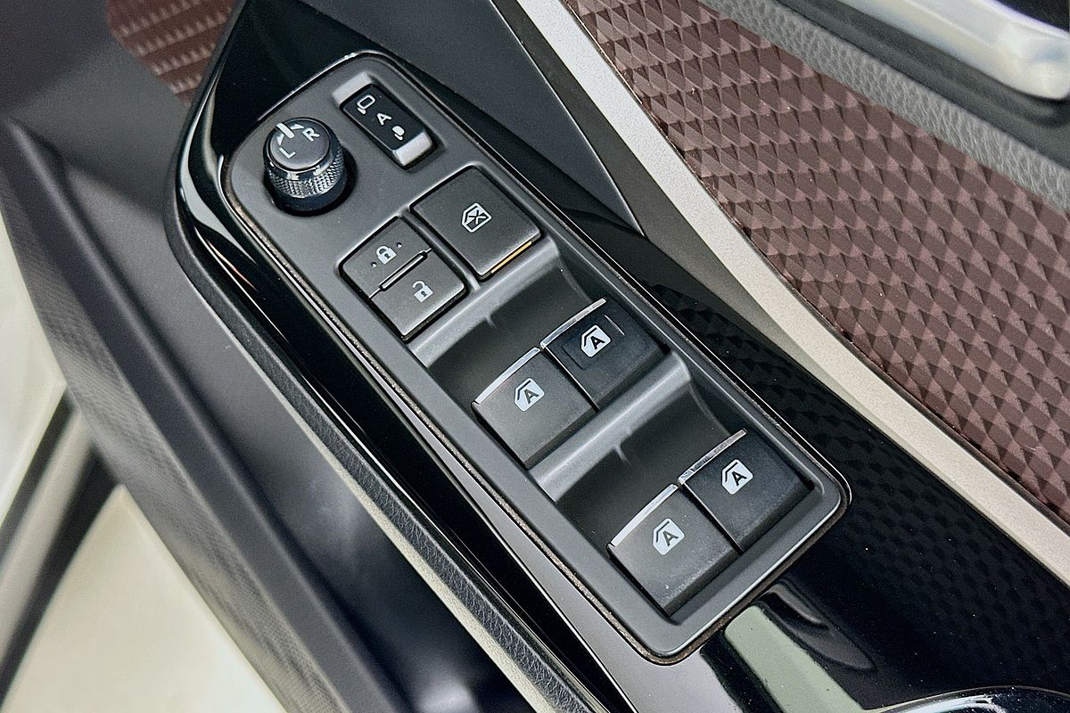 2018 Toyota C-HR (2WD) NGX10R UPDATE