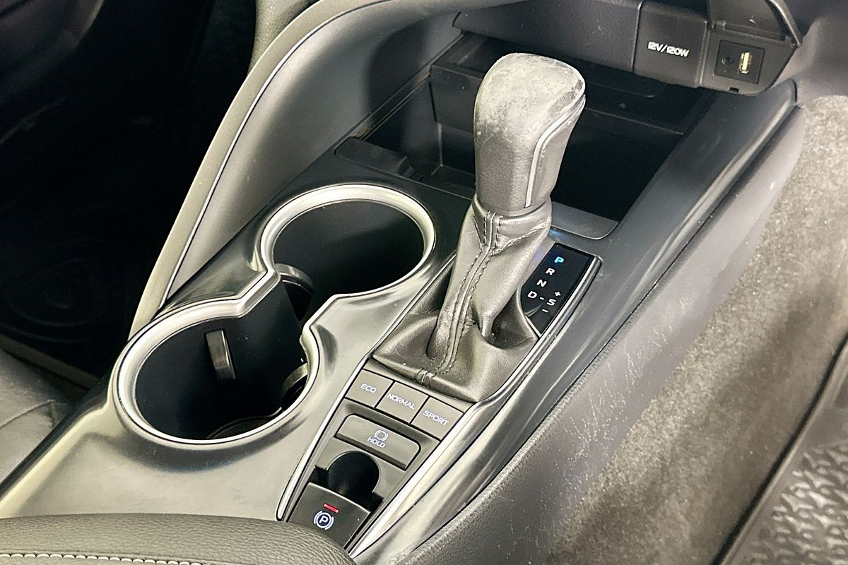 2020 Toyota CAMRY SX GSV70R