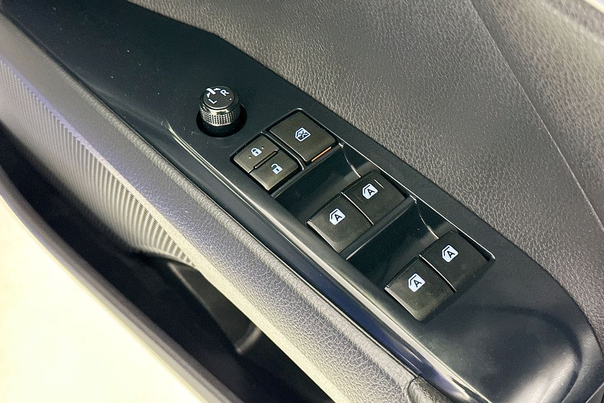 2018 Toyota CAMRY ASCENT HYBRID AXVH71R