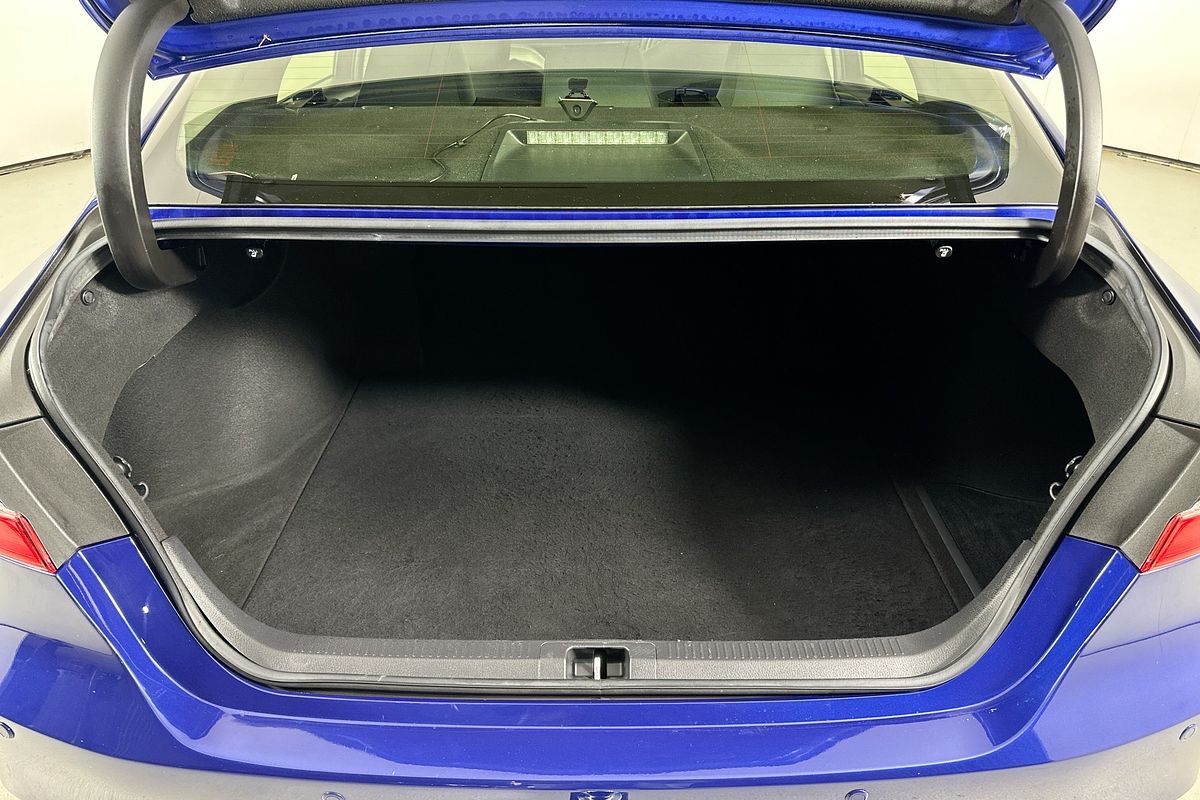 2018 Toyota CAMRY ASCENT HYBRID AXVH71R