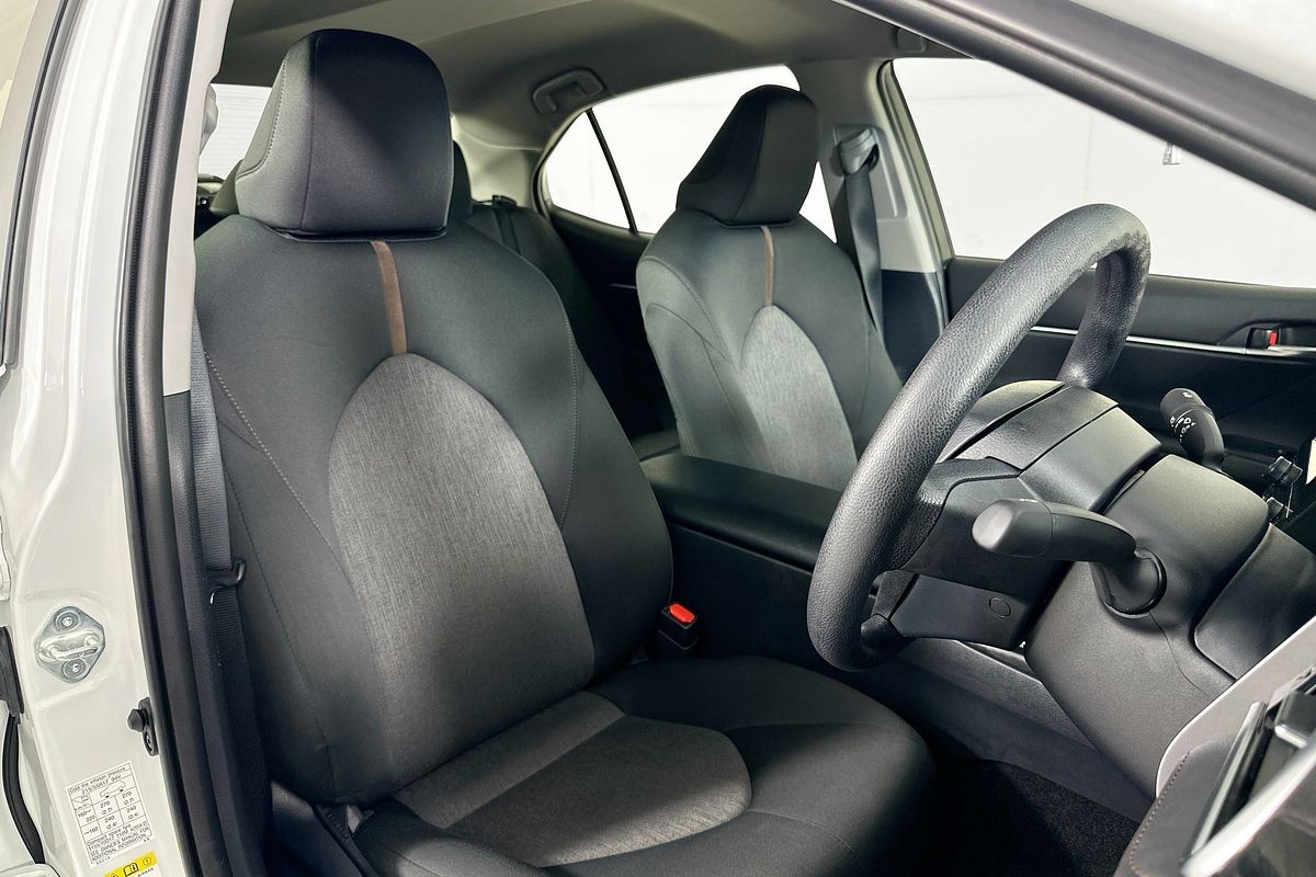 2018 Toyota CAMRY ASCENT HYBRID AXVH71R