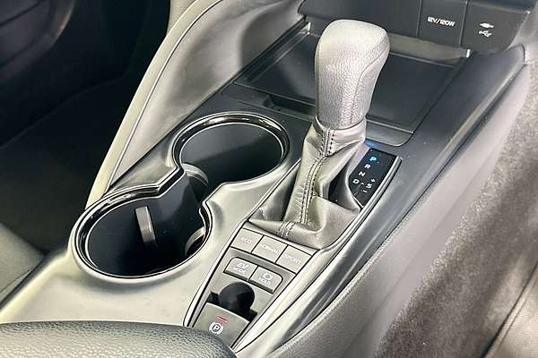 2018 Toyota CAMRY ASCENT HYBRID AXVH71R