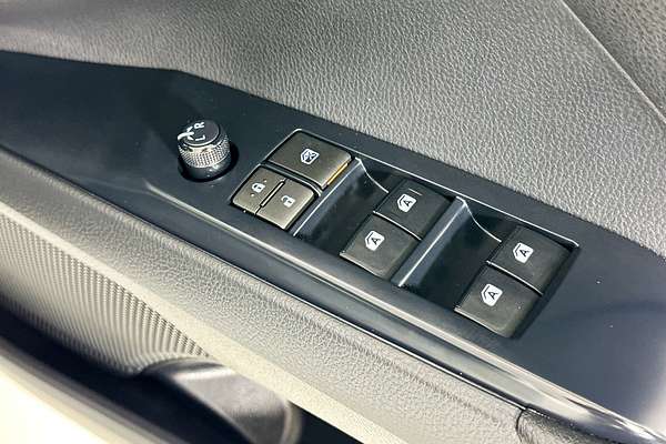 2018 Toyota CAMRY ASCENT HYBRID AXVH71R