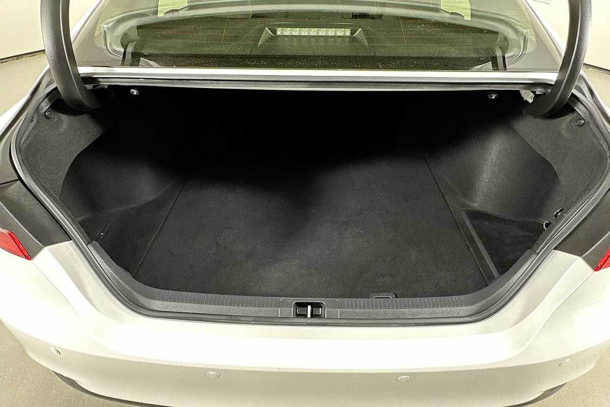 2018 Toyota CAMRY ASCENT HYBRID AXVH71R