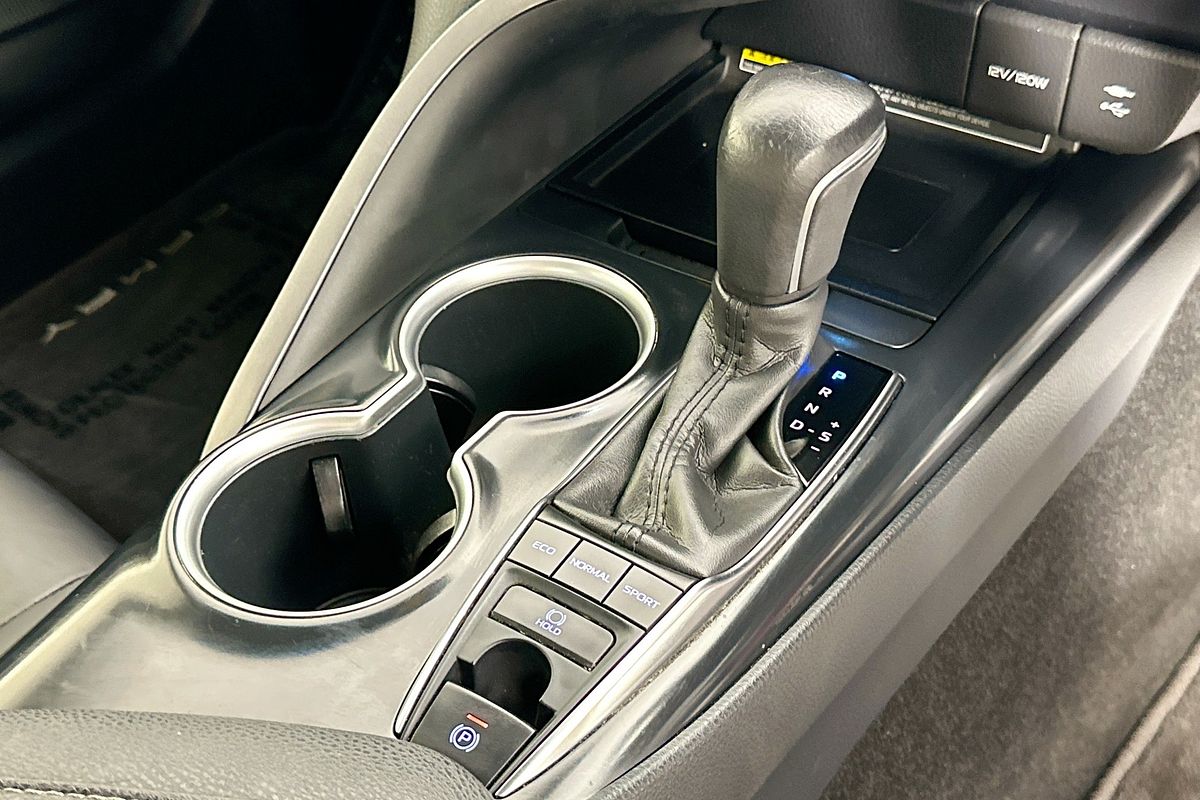 2020 Toyota CAMRY SX GSV70R