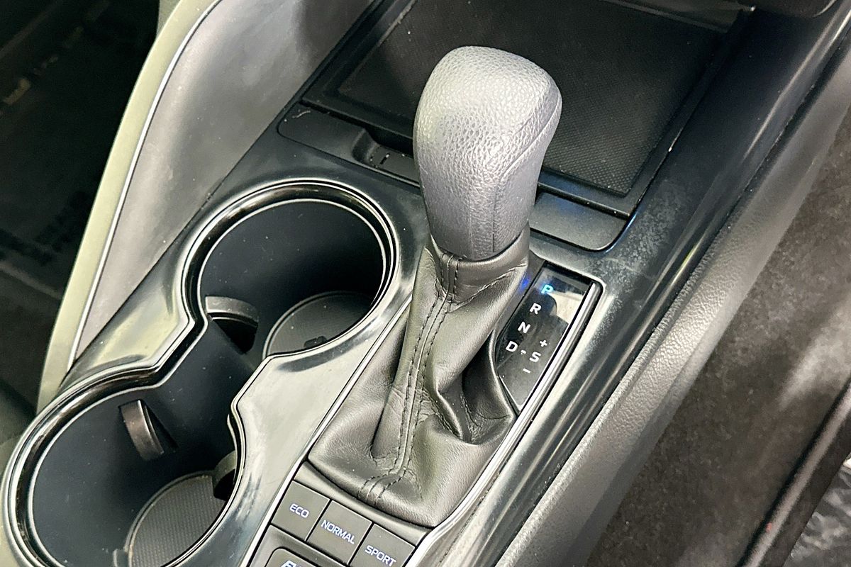 2020 Toyota CAMRY ASCENT HYBRID AXVH71R