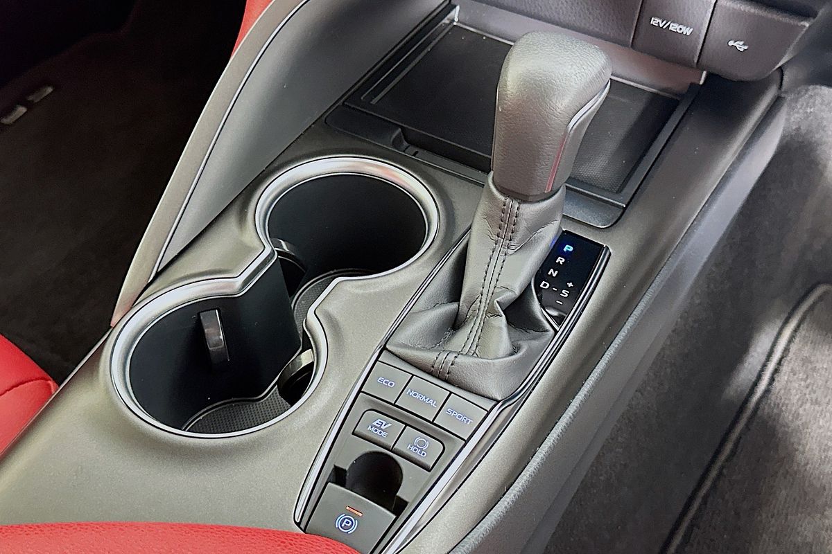2024 Toyota CAMRY SX HYBRID AXVH70R