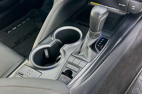 2017 Toyota CAMRY SL ASV70R