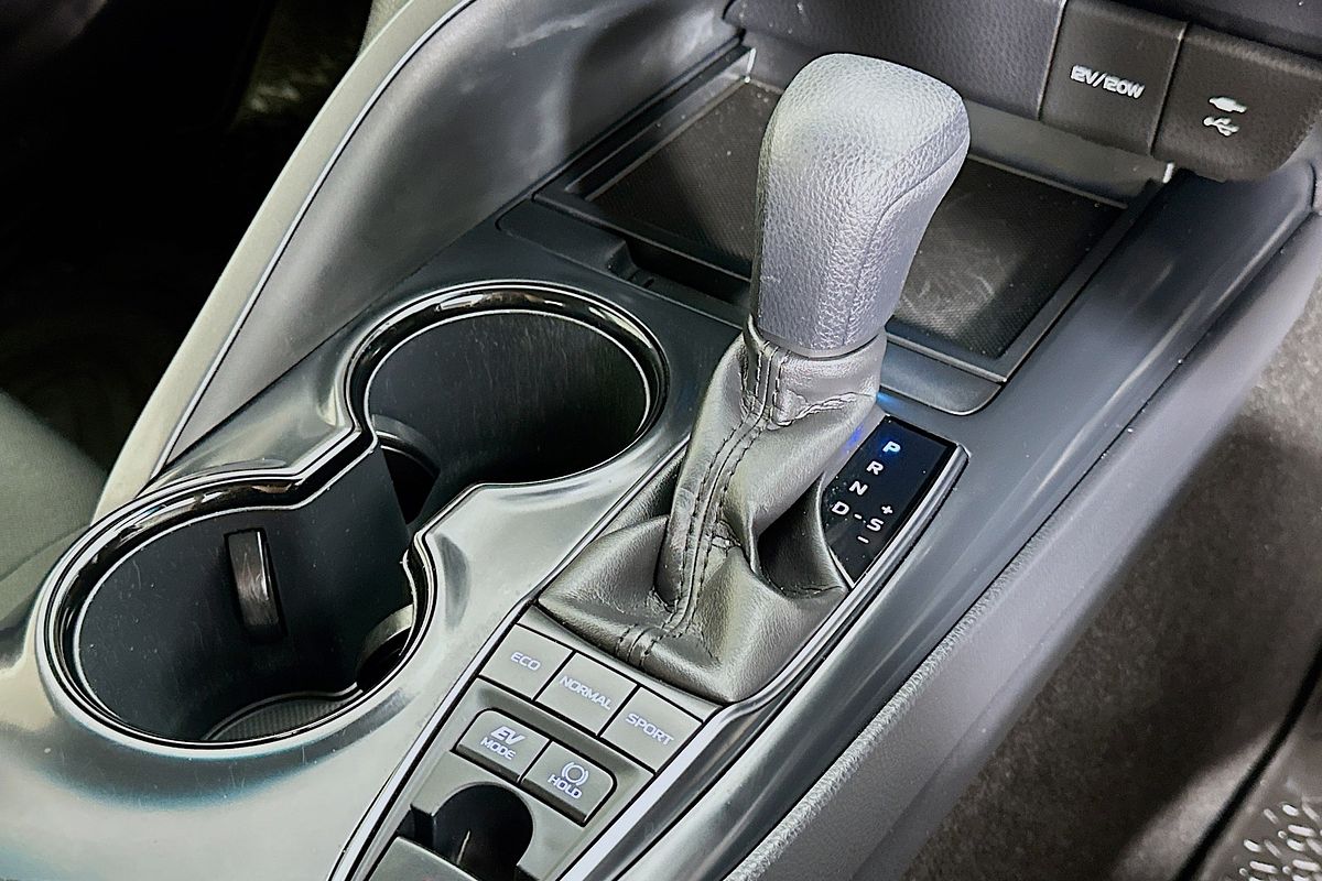 2020 Toyota CAMRY ASCENT HYBRID AXVH71R