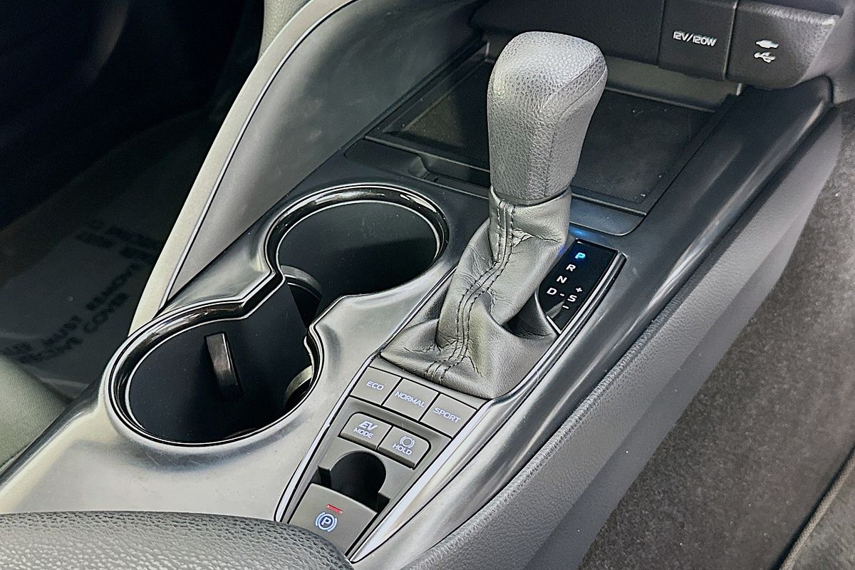 2020 Toyota Camry ASCENT HYBRID AXVH70R