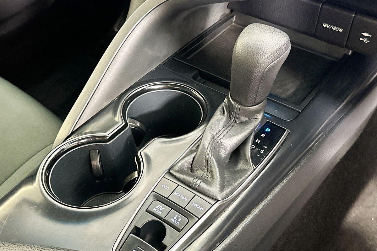 2020 Toyota CAMRY ASCENT HYBRID AXVH70R