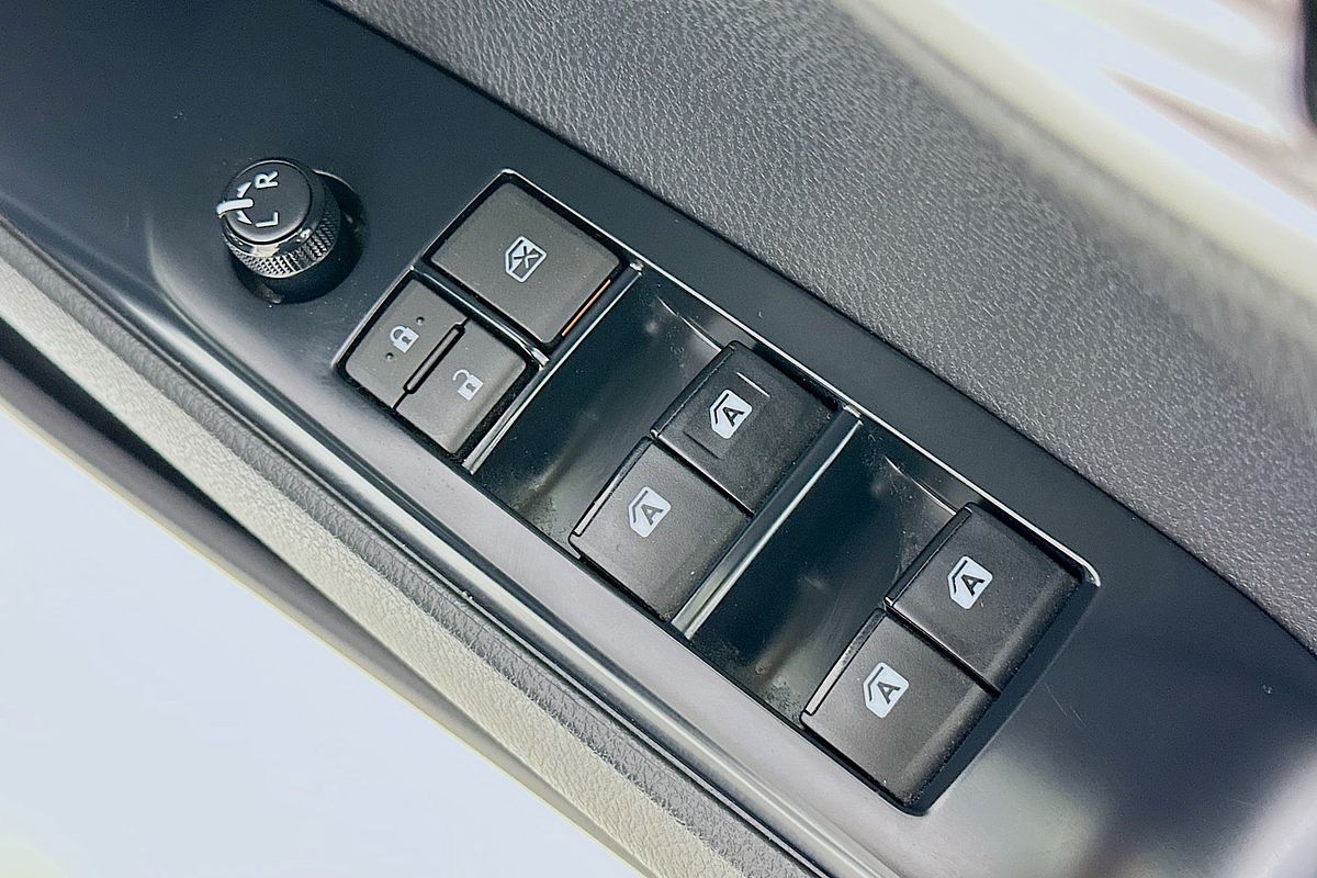 2020 Toyota CAMRY ASCENT HYBRID AXVH71R