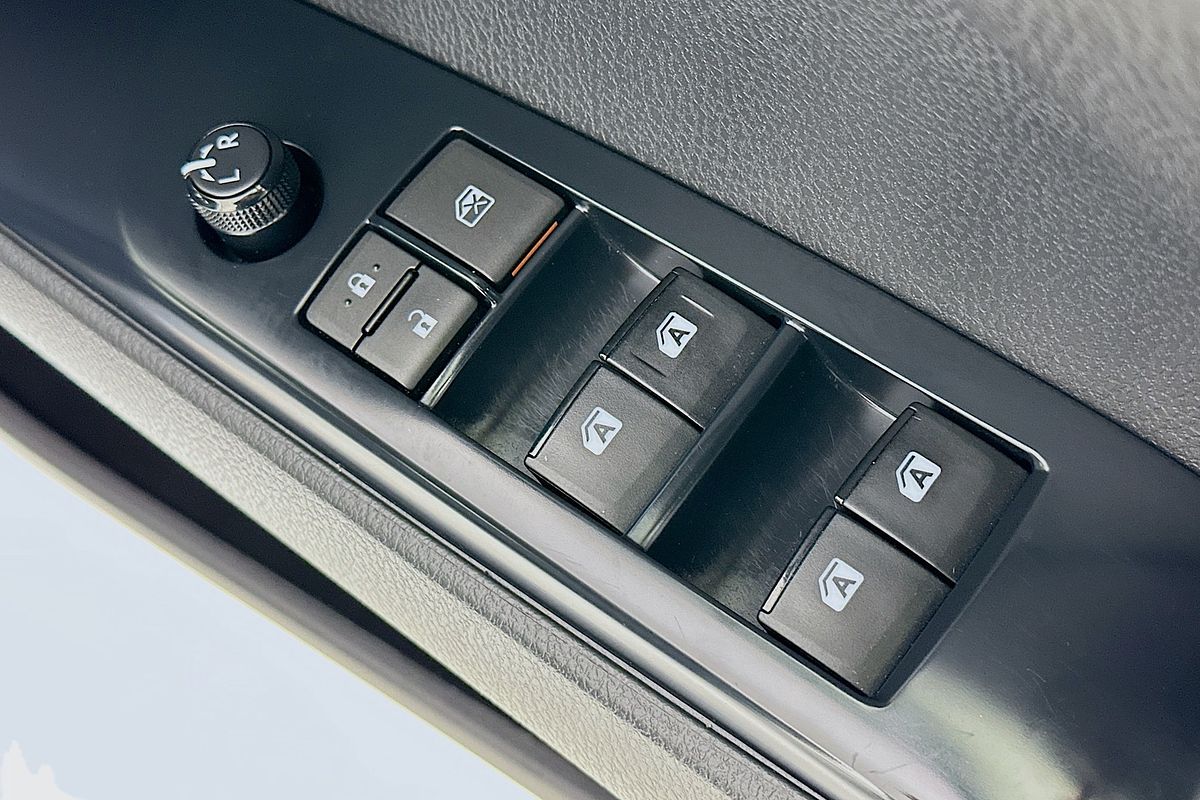 2019 Toyota CAMRY ASCENT HYBRID AXVH71R