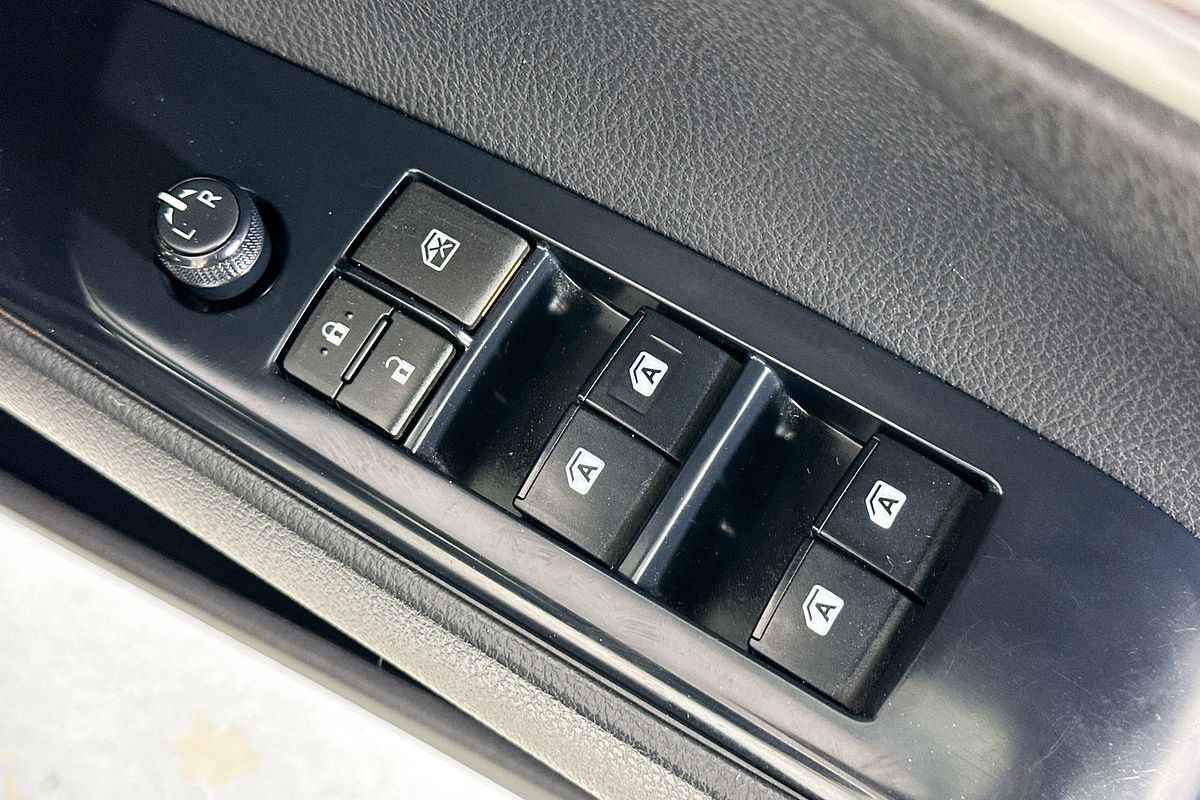 2020 Toyota CAMRY ASCENT HYBRID AXVH70R