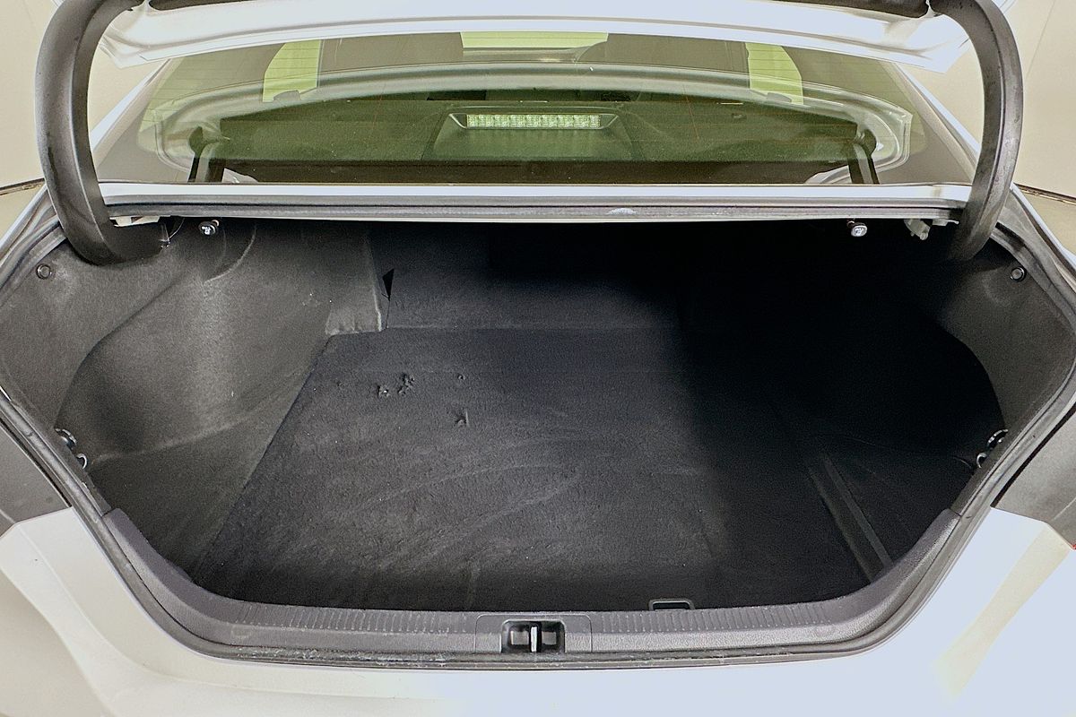 2019 Toyota CAMRY ASCENT HYBRID AXVH71R