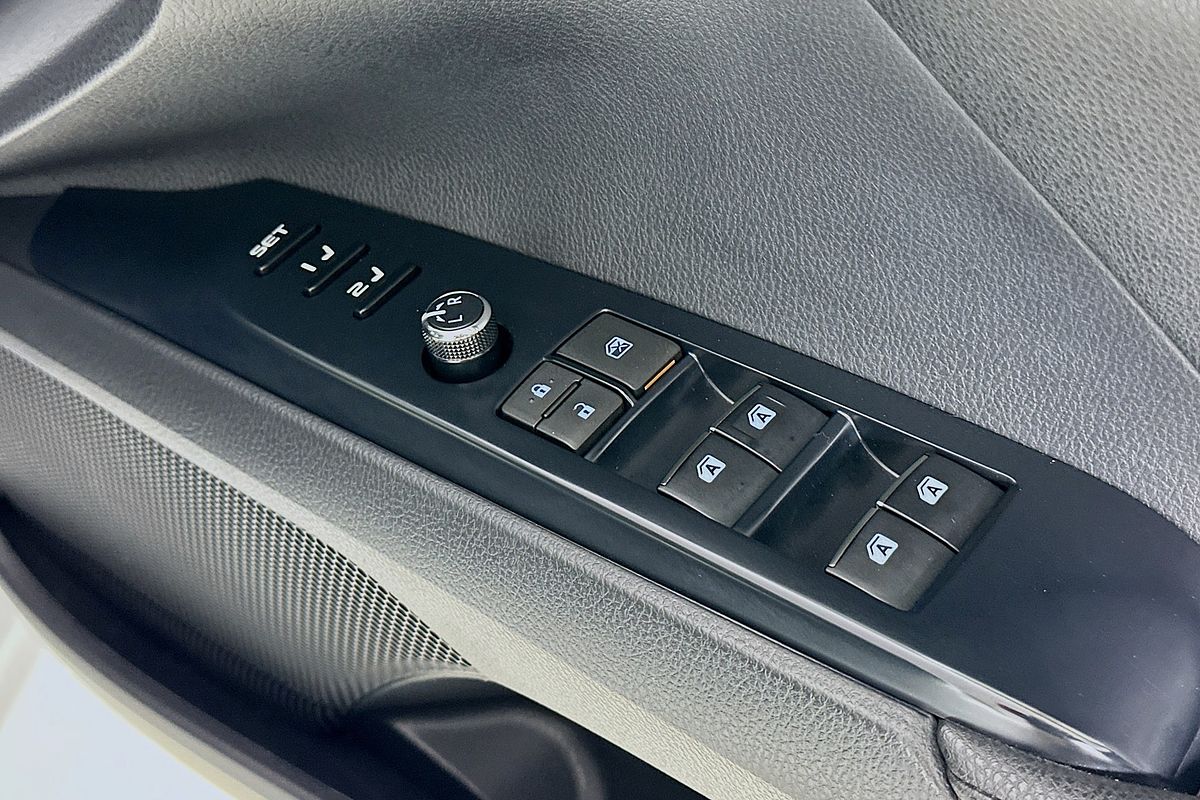 2019 Toyota CAMRY SL HYBRID AXVH71R