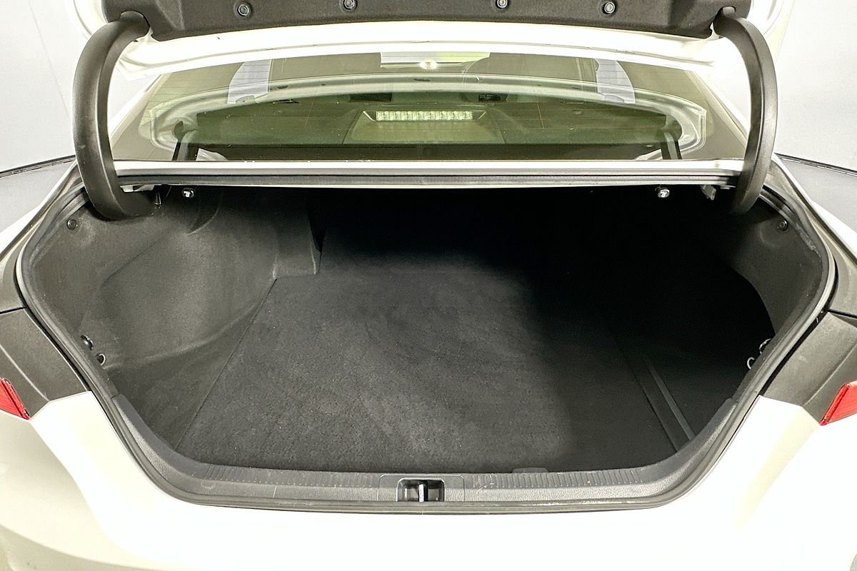 2020 Toyota CAMRY ASCENT HYBRID AXVH70R