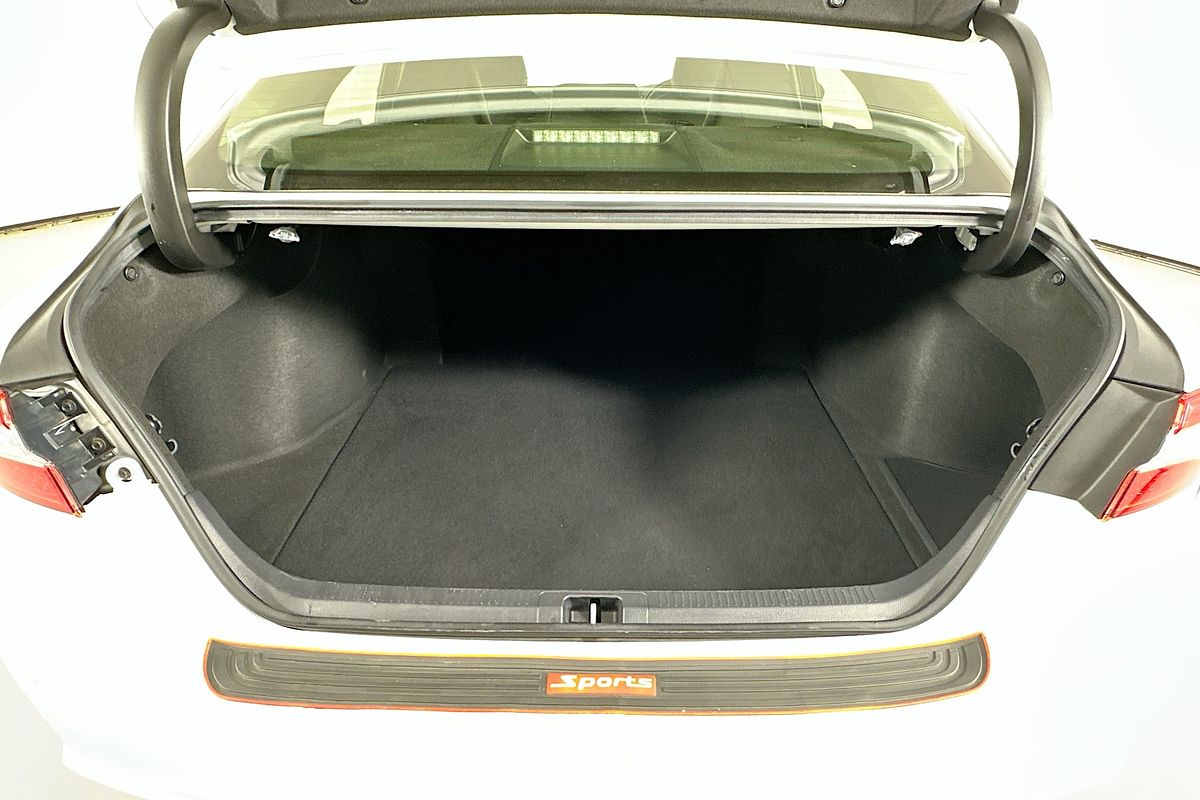 2019 Toyota CAMRY SL HYBRID AXVH71R