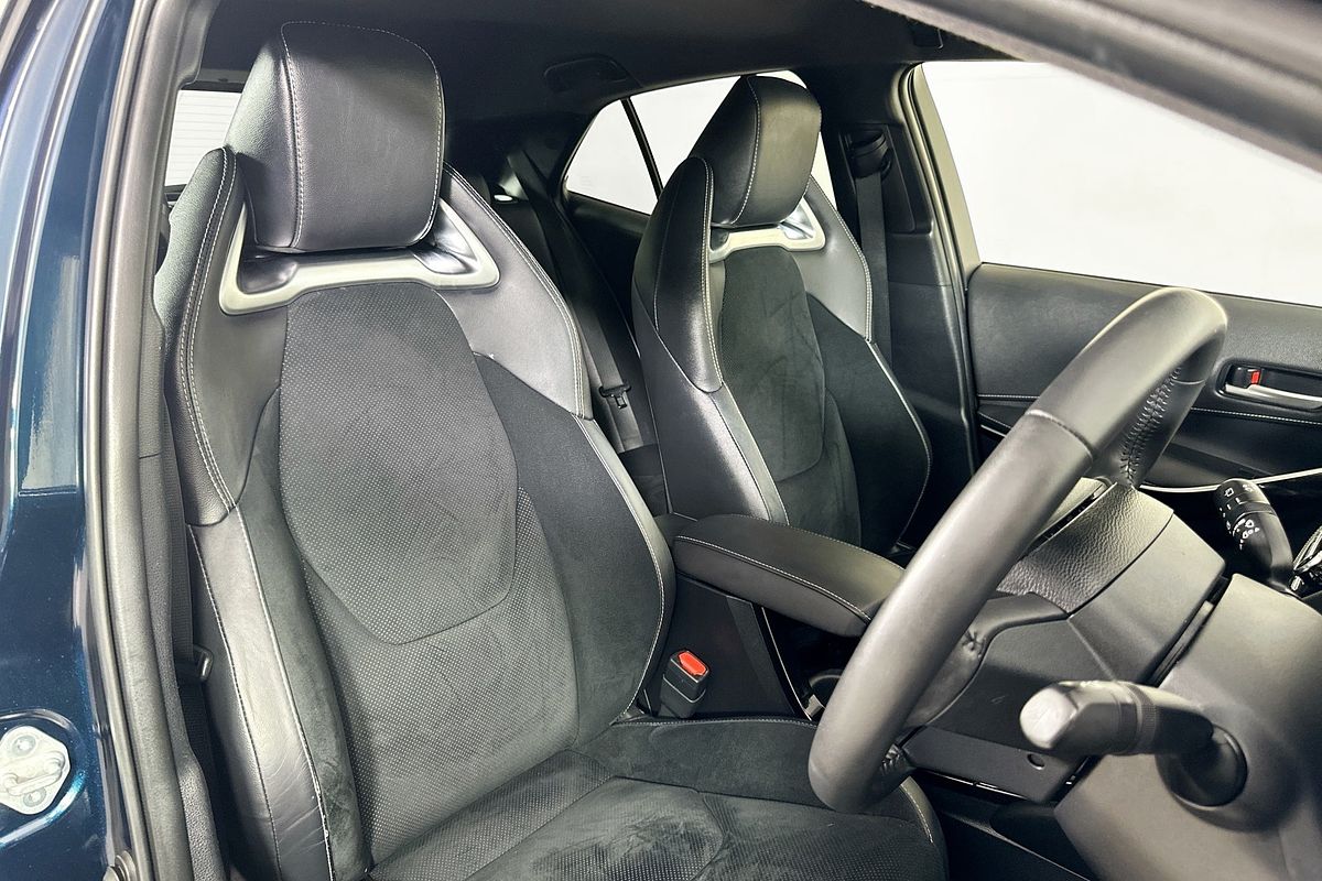 2019 Toyota COROLLA ZR HYBRID ZWE211R