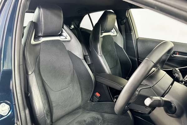 2019 Toyota COROLLA ZR HYBRID ZWE211R