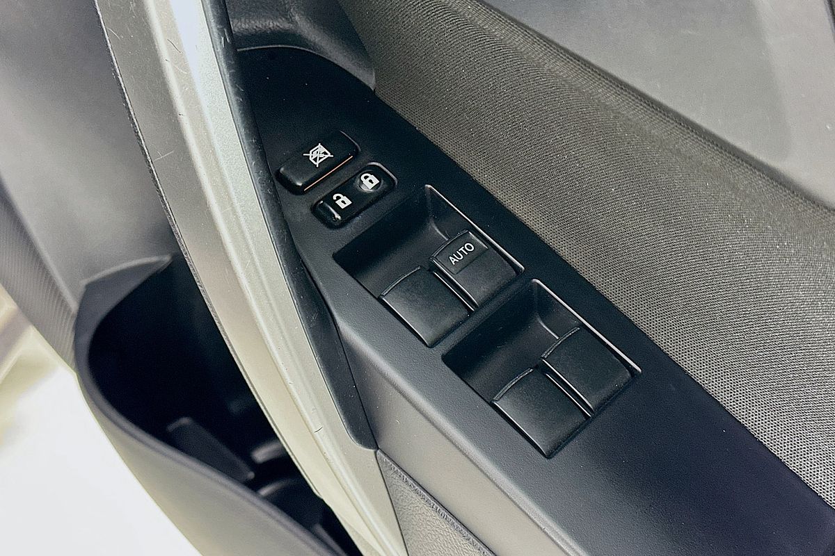 2013 Toyota COROLLA ASCENT SPORT ZRE182R