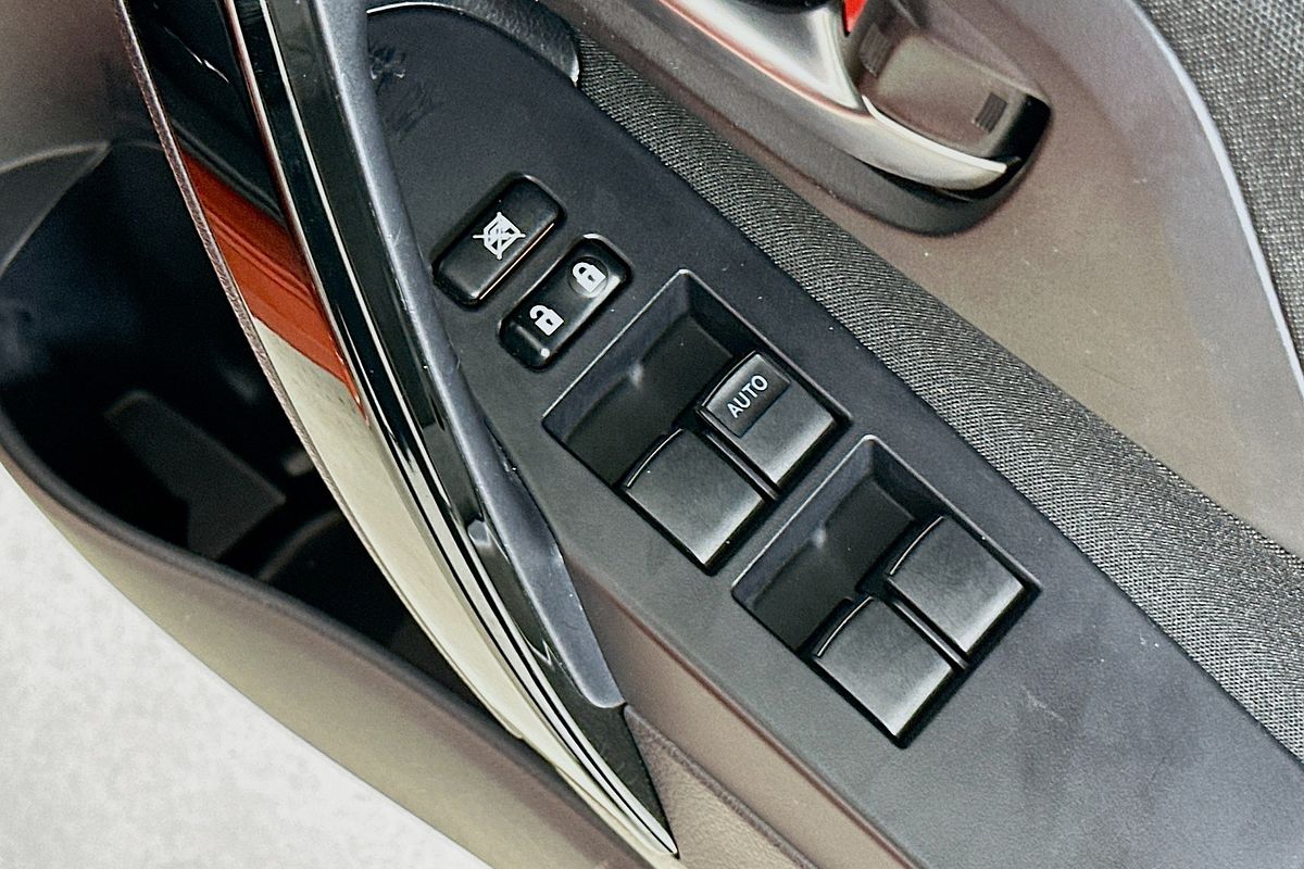 2018 Toyota COROLLA HYBRID ZWE186R MY16