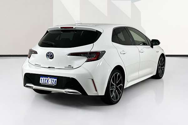 2019 Toyota COROLLA ZR HYBRID ZWE211R