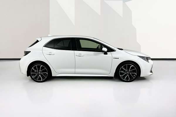 2019 Toyota COROLLA ZR HYBRID ZWE211R
