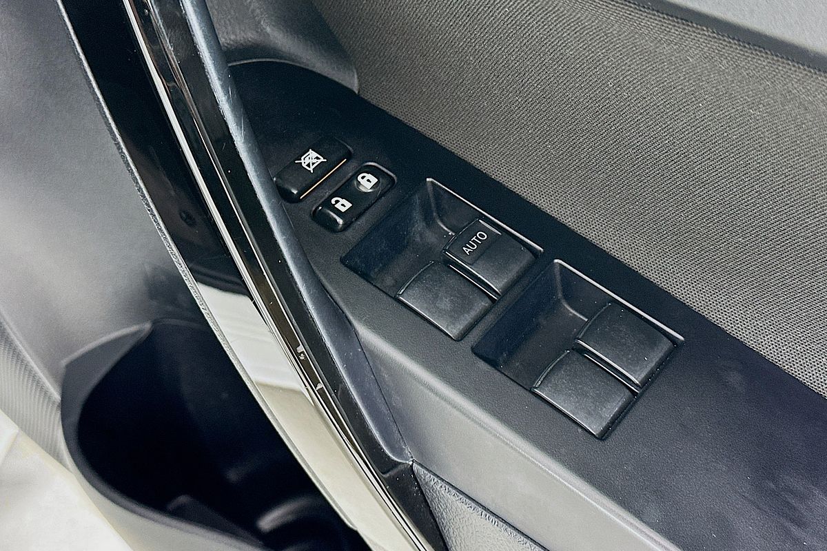 2017 Toyota COROLLA HYBRID ZWE186R MY16