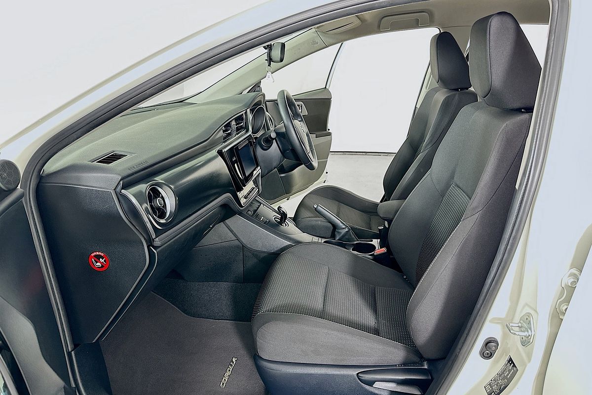 2017 Toyota COROLLA HYBRID ZWE186R MY16
