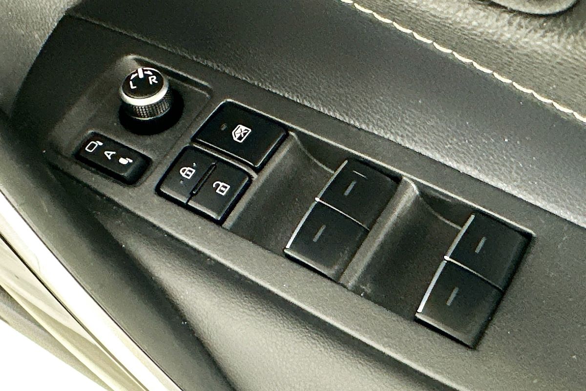 2019 Toyota COROLLA ZR HYBRID ZWE211R