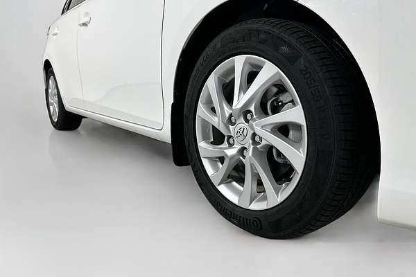 2017 Toyota COROLLA HYBRID ZWE186R MY16