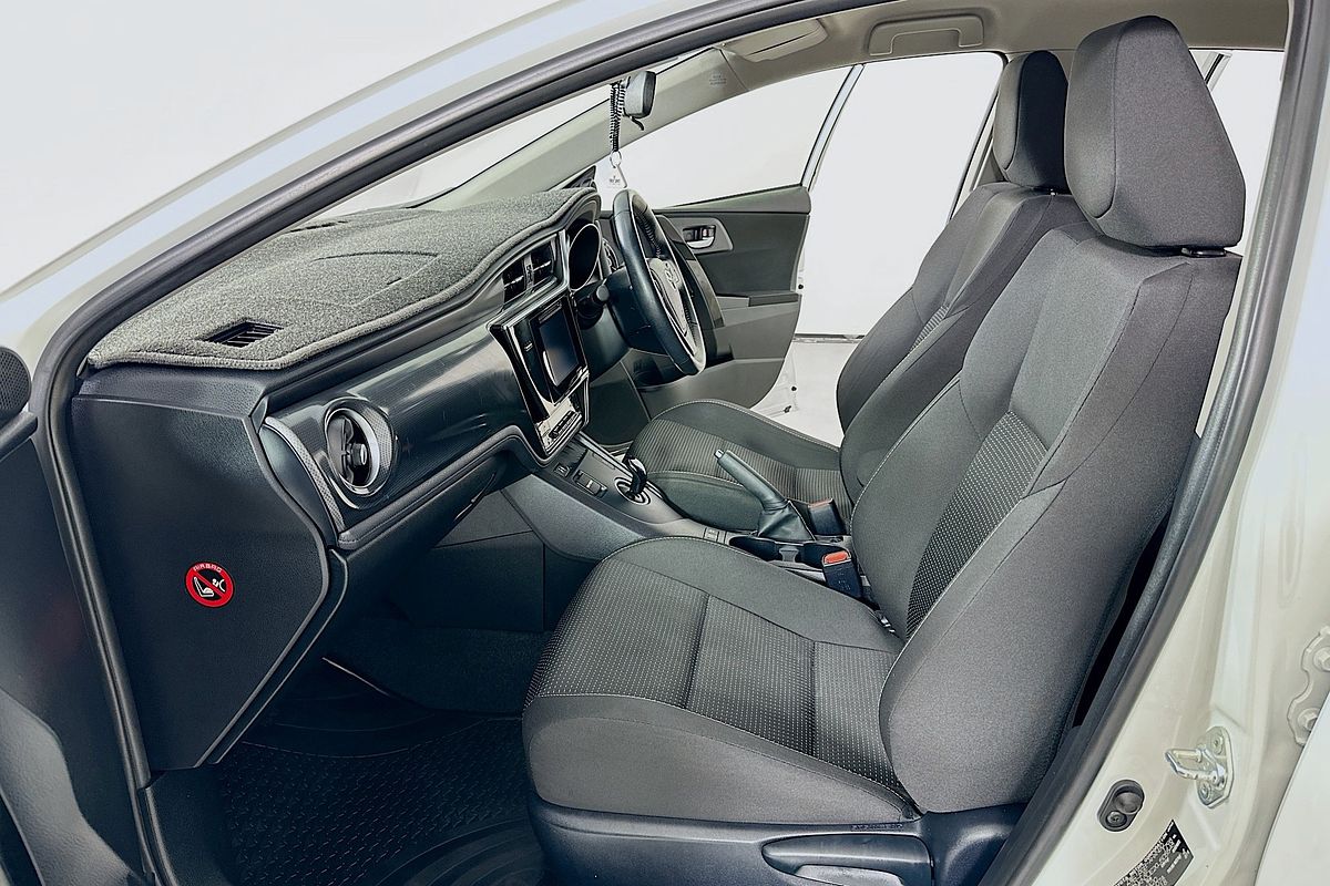 2018 Toyota COROLLA HYBRID ZWE186R MY16