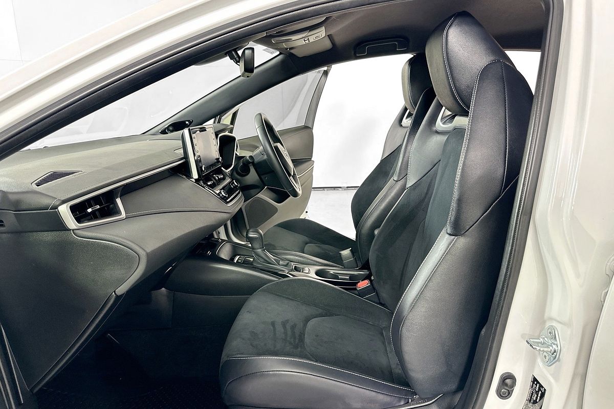 2022 Toyota COROLLA ZR HYBRID ZWE211R