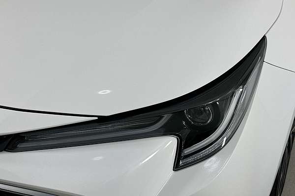 2019 Toyota COROLLA ZR HYBRID ZWE211R