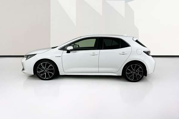 2019 Toyota COROLLA ZR HYBRID ZWE211R