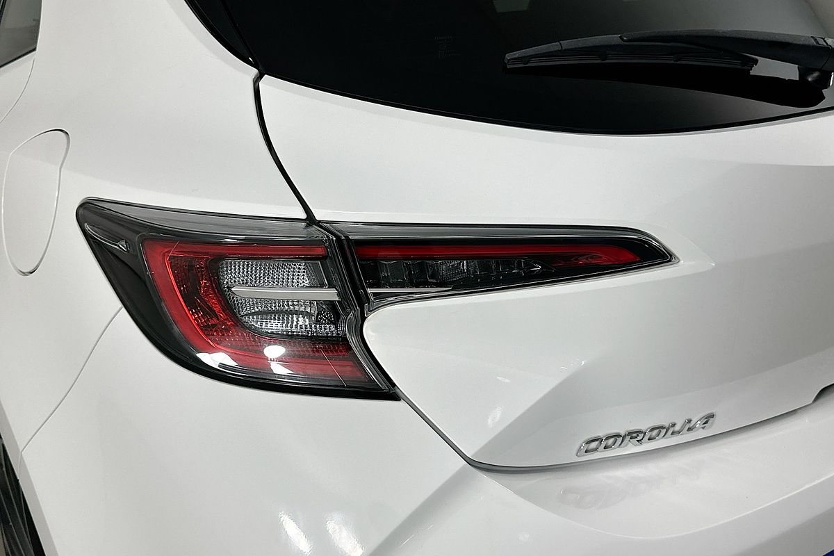 2019 Toyota COROLLA ZR HYBRID ZWE211R