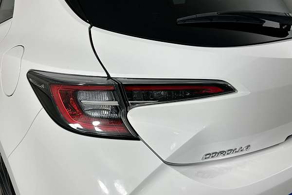 2019 Toyota COROLLA ZR HYBRID ZWE211R