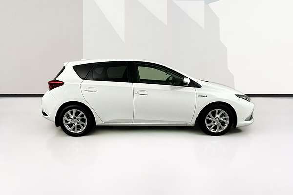 2017 Toyota COROLLA HYBRID ZWE186R MY16