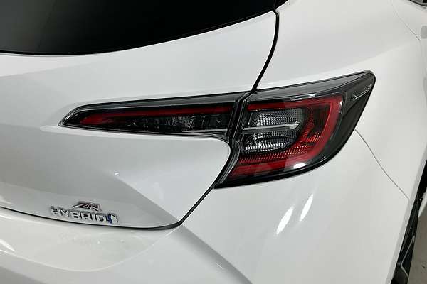 2019 Toyota COROLLA ZR HYBRID ZWE211R