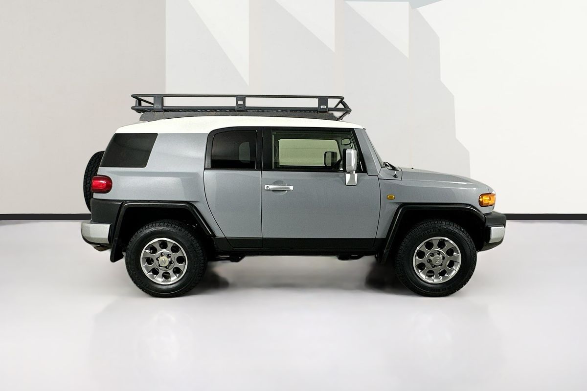 2013 Toyota FJ CRUISER  GSJ15R