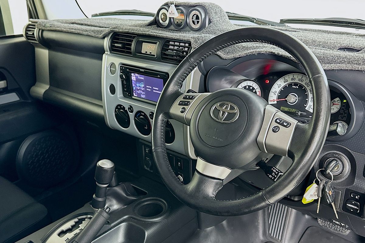 2013 Toyota FJ CRUISER  GSJ15R