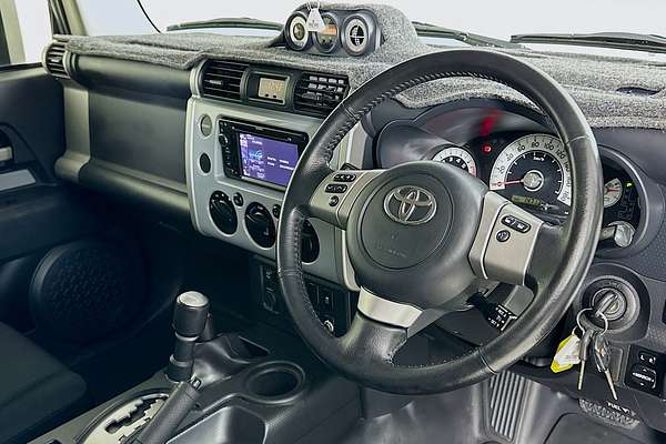 2013 Toyota FJ CRUISER  GSJ15R