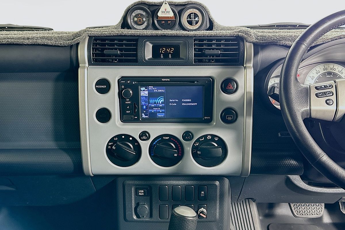 2013 Toyota FJ CRUISER  GSJ15R